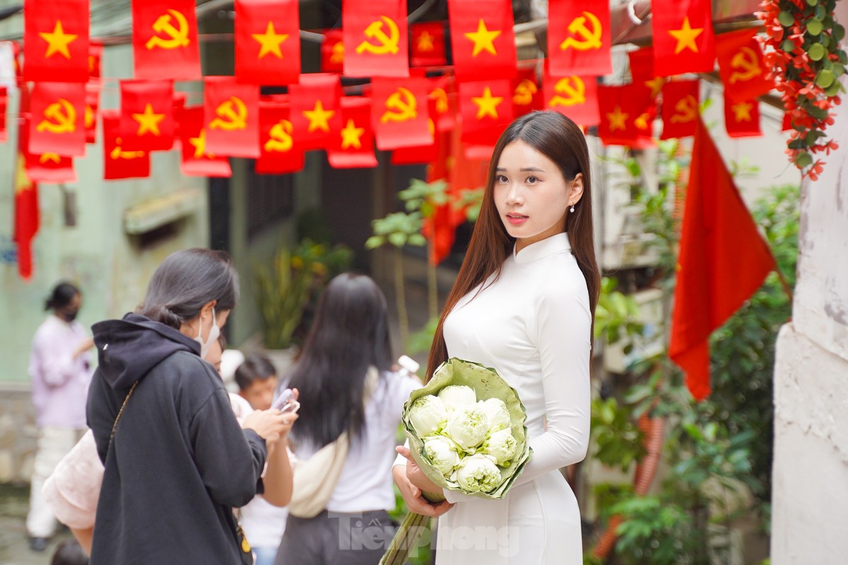 Chụp ảnh áo dài quốc khánh 2/9 tại Hà Nội nhân dịp A80: Một hoạt động ghi dấu ấn và niềm tự hào dân tộc Chụp ảnh áo dài quốc khánh 2/9 tại Hà Nội nhân dịp A80: Một hoạt động ghi dấu ấn và niềm tự hào dân tộc