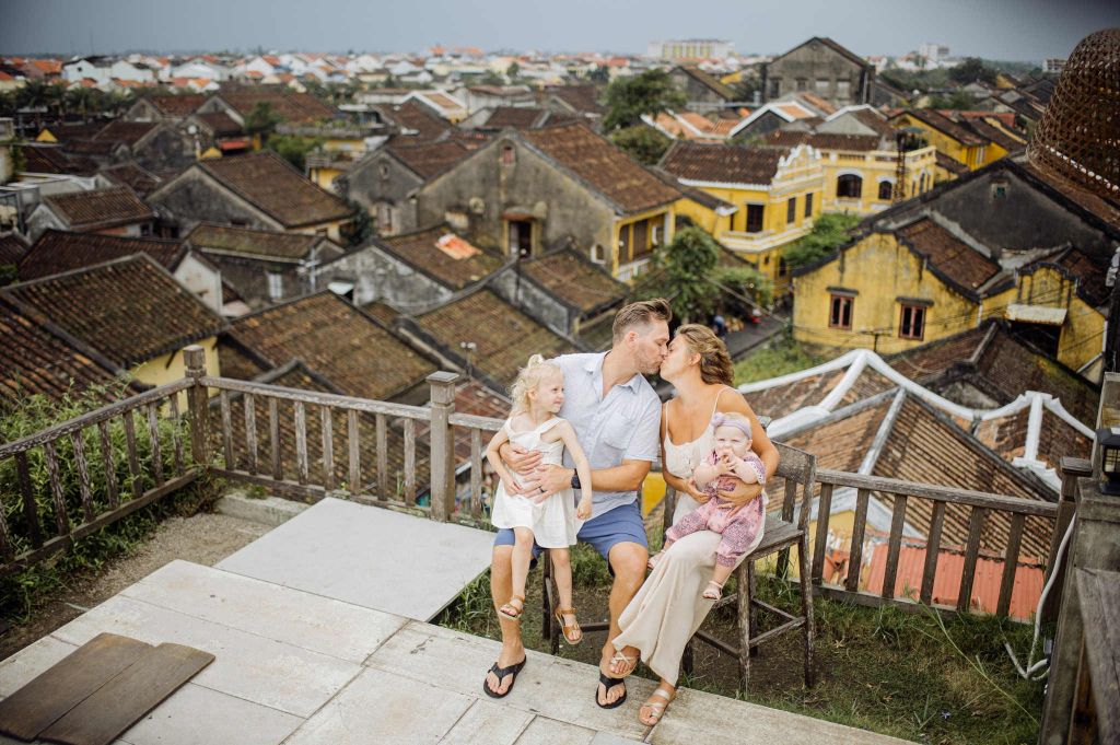 10 dịch vụ ghép ảnh gia đình tại Hội An mà bạn có thể chưa biết