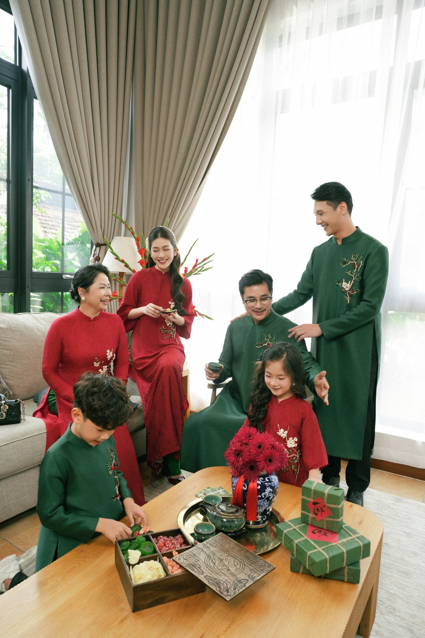 Đặt lịch chụp ảnh gia đình Tết 2026 tại Hà Nội sớm – Ưu đãi hấp dẫn Đặt lịch chụp ảnh gia đình Tết 2026 tại Hà Nội sớm – Ưu đãi hấp dẫn