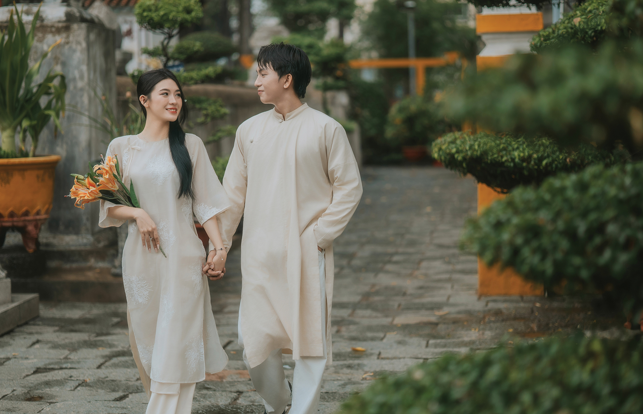 Chụp ảnh cưới áo dài trong studio đẹp tự nhiên 2026 Chụp ảnh cưới áo dài trong studio đẹp tự nhiên 2026